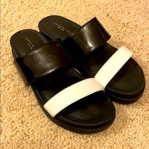 Kenneth Cole Women’s Jullian Platform Sandal